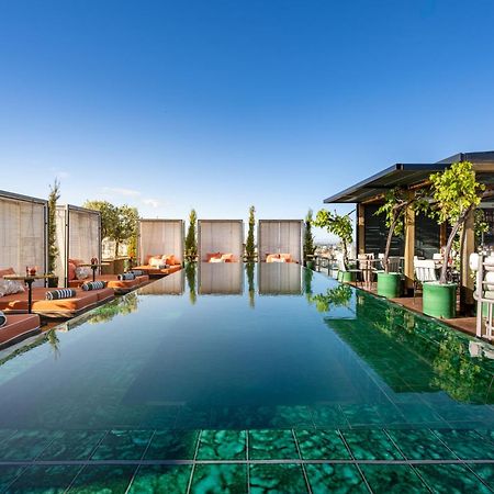 Bless Hotel Madrid - The Leading Hotels Of The World Zewnętrze zdjęcie The rooftop pool at the hotel